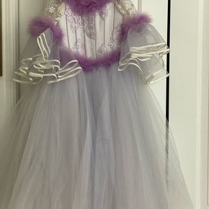 Beautiful dress, does need some extra care.